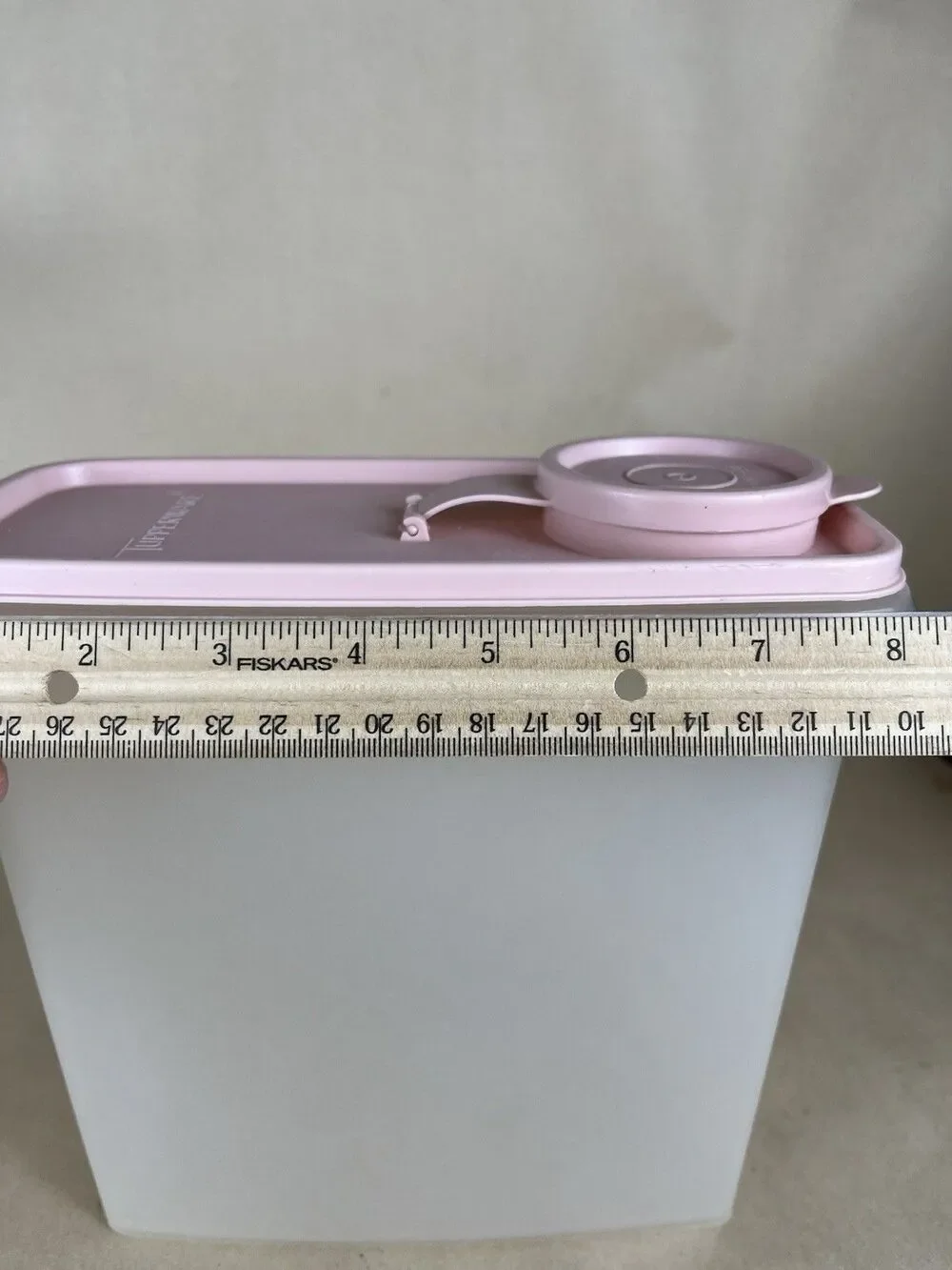 VTG Tupperware 469-6, 1588-3 Pour & Store Cereal Keeper Pink Lid TIGHT No Yellow